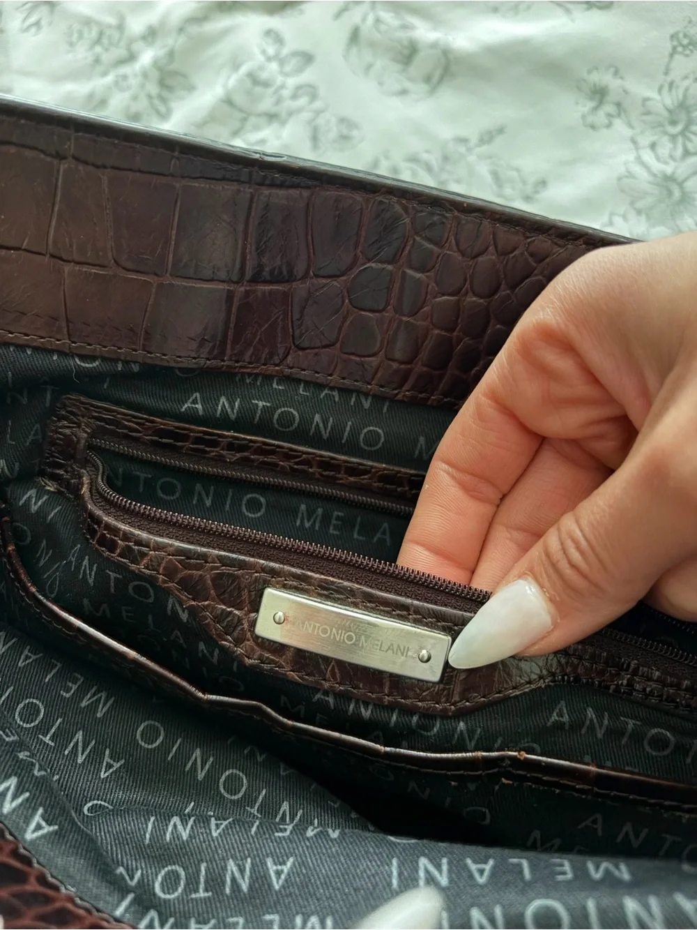 Y2K ANTONIO MELANI Croc-Embossed Shoulder Tote in Dark Brown